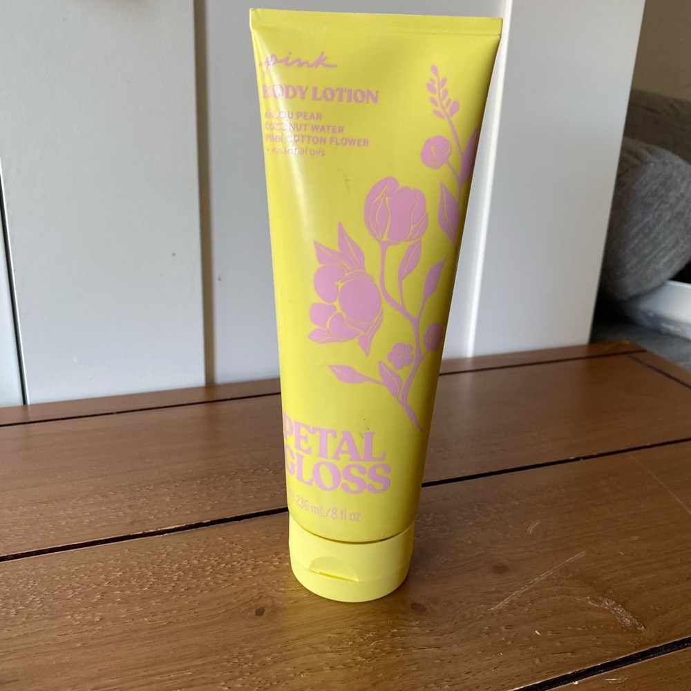 NEW - PINK Victoria's Secret Yellow Pink Moisturizer
